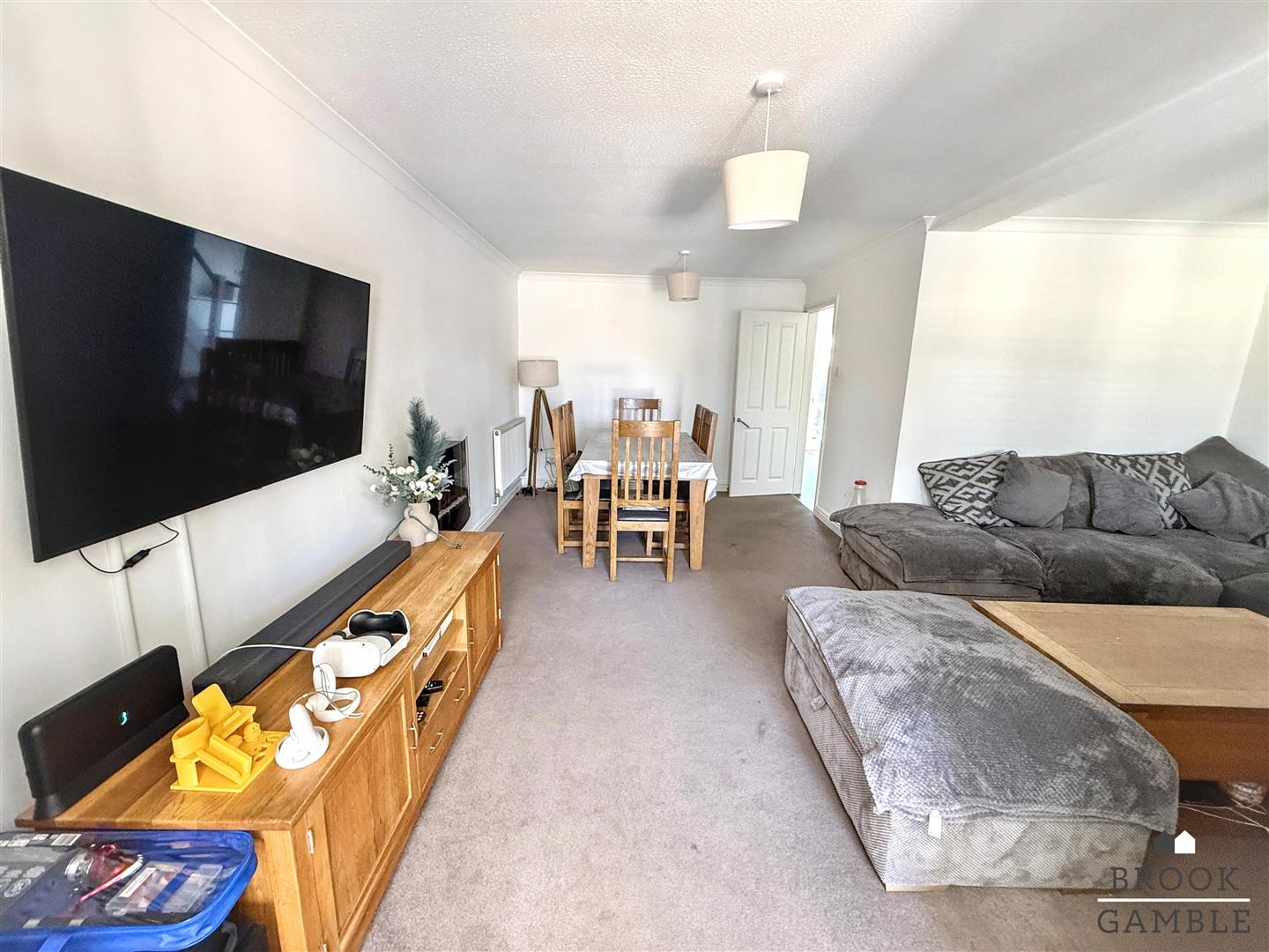 3 Bedroom House. Thackeray Close in Eastbourne,  5